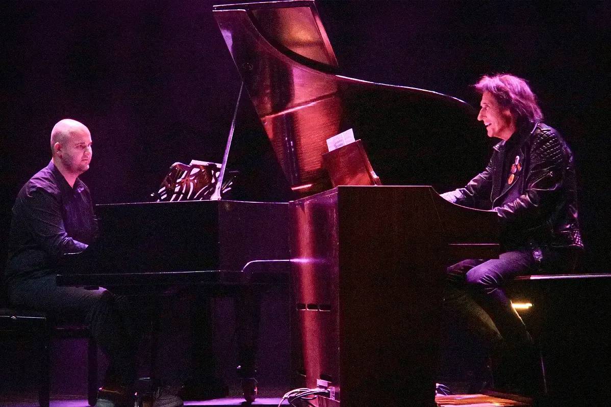 Klasszikus zene kis csavarral – Bóna Márton lemezbemutató koncertje a Pesti Vigadóban